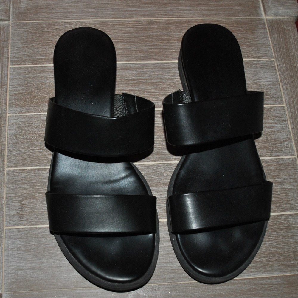 LC Lauren Conrad Black Two Strap Sandals